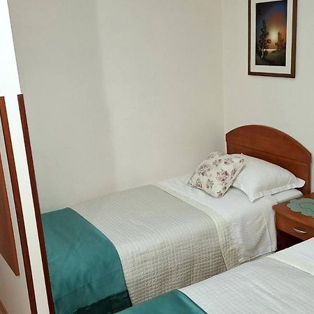 Apartments And Rooms Laura Pazin Exterior foto