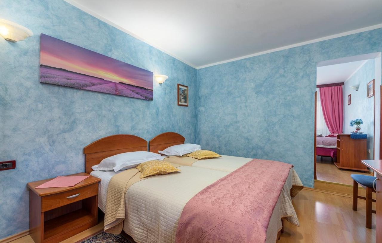 Apartments And Rooms Laura Pazin Exterior foto
