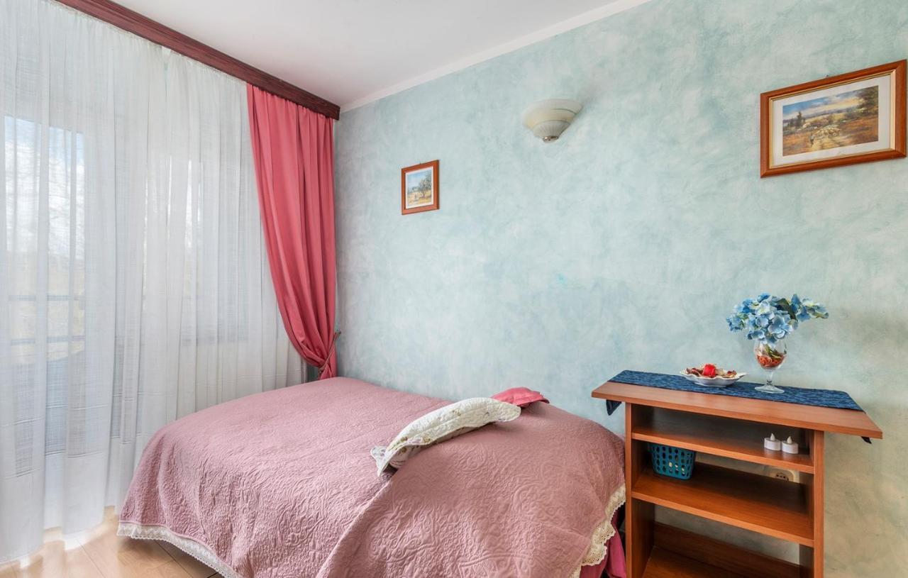 Apartments And Rooms Laura Pazin Exterior foto