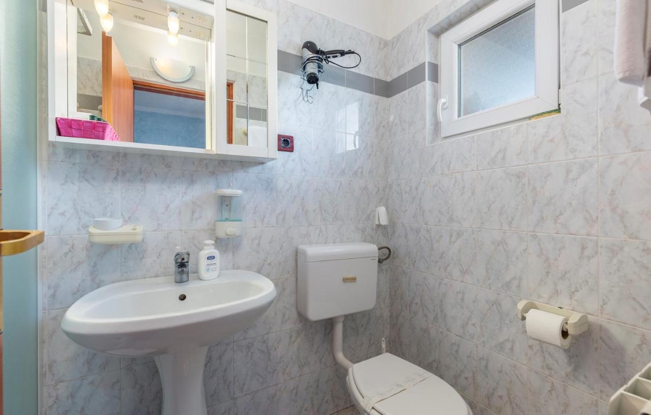 Apartments And Rooms Laura Pazin Exterior foto