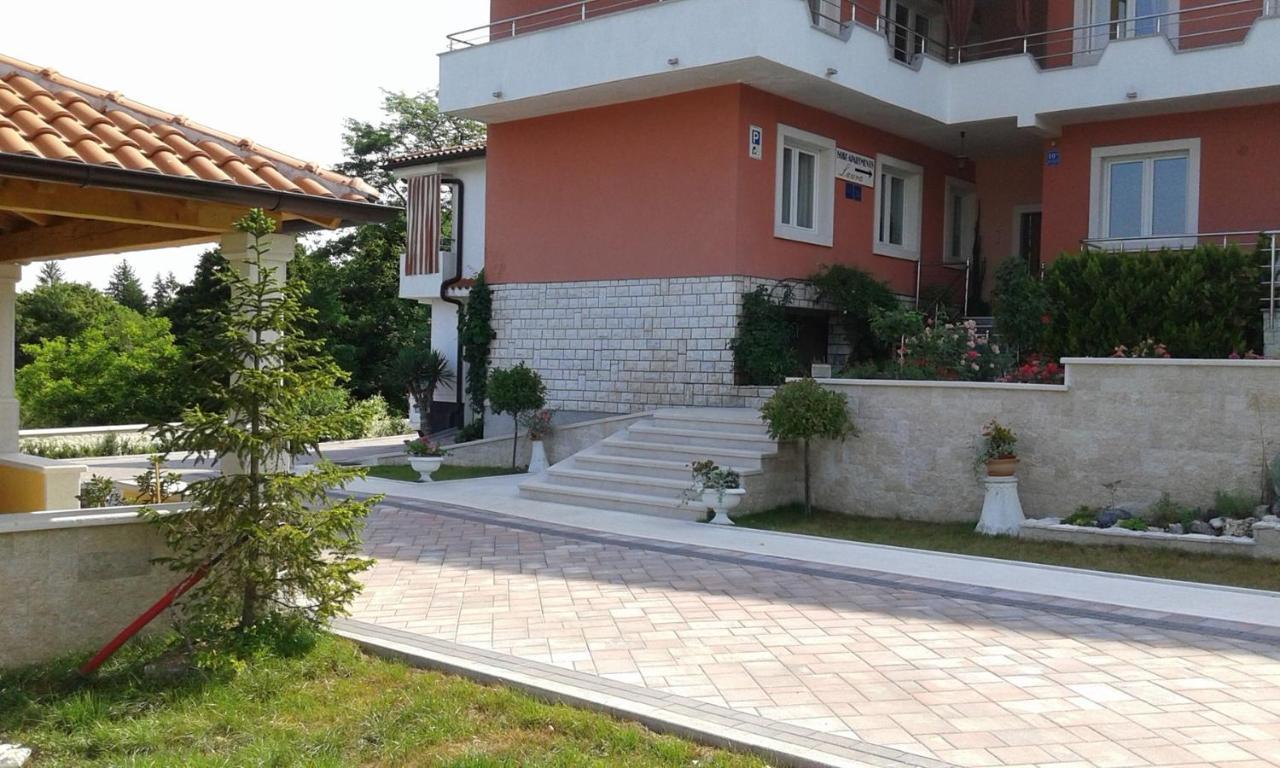 Apartments And Rooms Laura Pazin Exterior foto