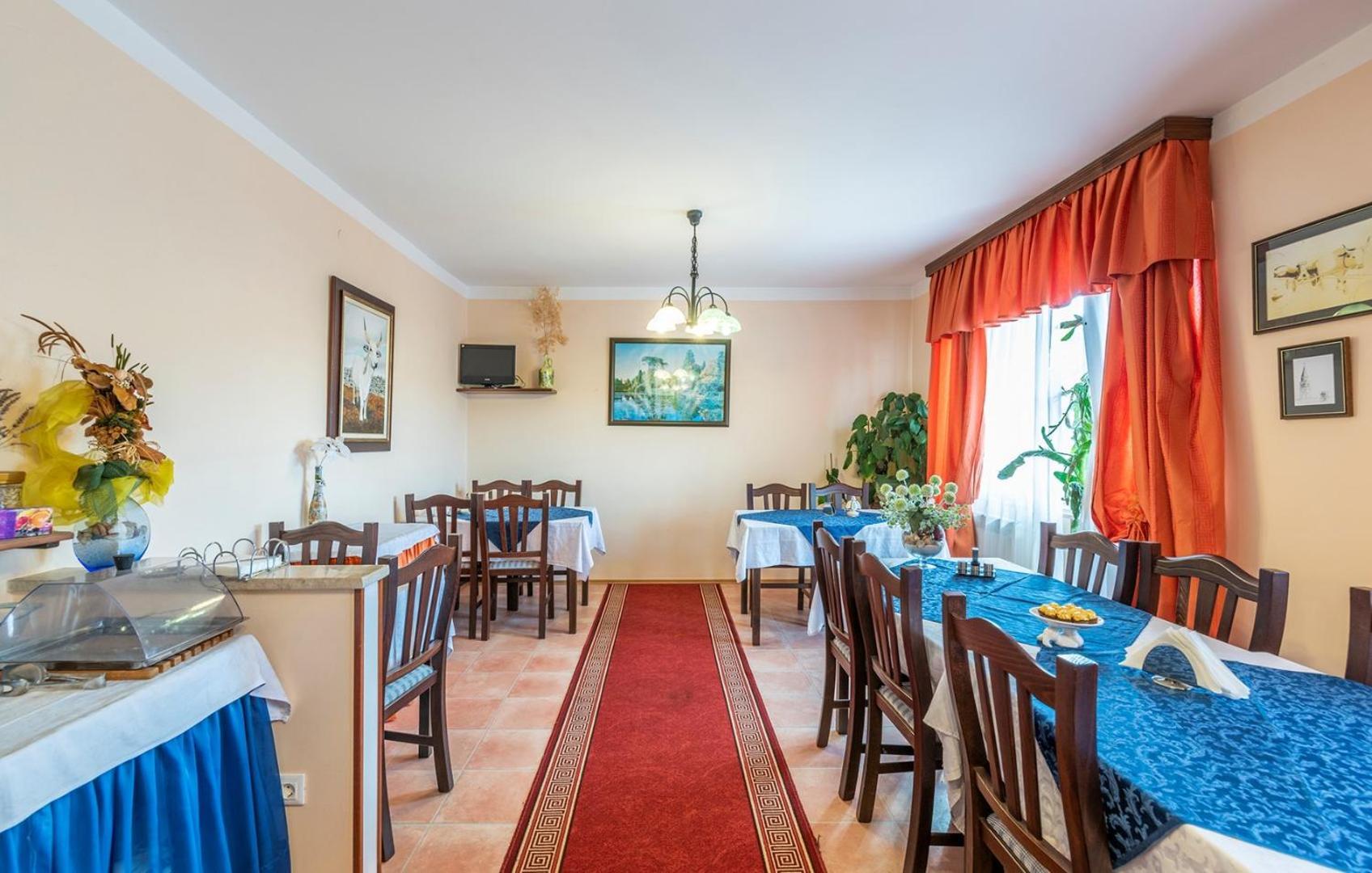 Apartments And Rooms Laura Pazin Exterior foto