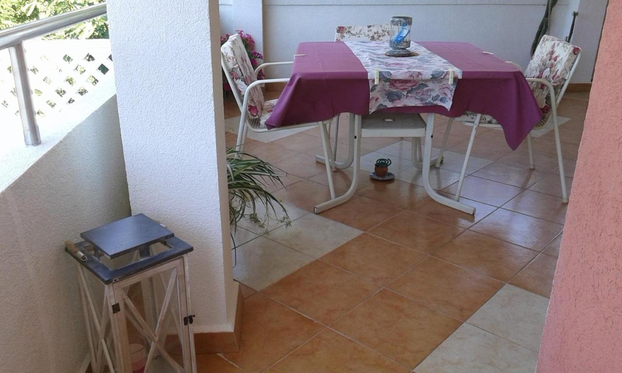 Apartments And Rooms Laura Pazin Exterior foto