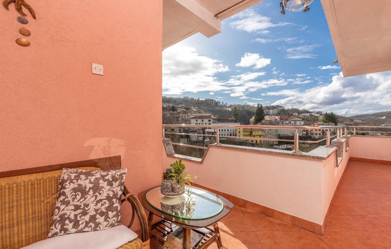 Apartments And Rooms Laura Pazin Exterior foto