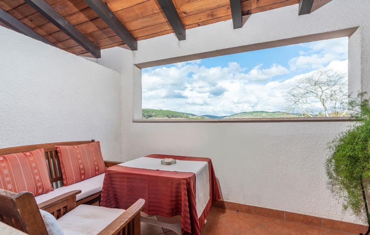 Apartments And Rooms Laura Pazin Exterior foto