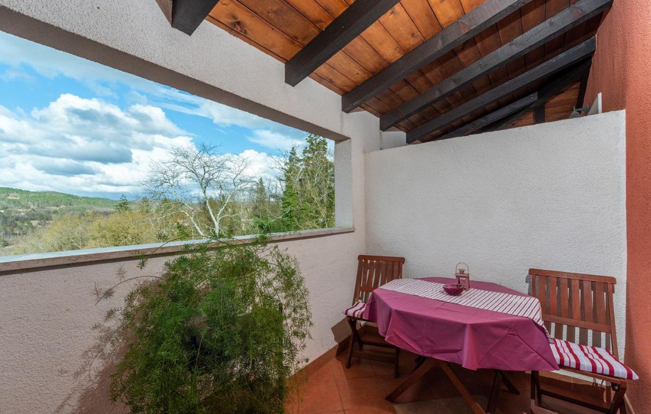 Apartments And Rooms Laura Pazin Exterior foto