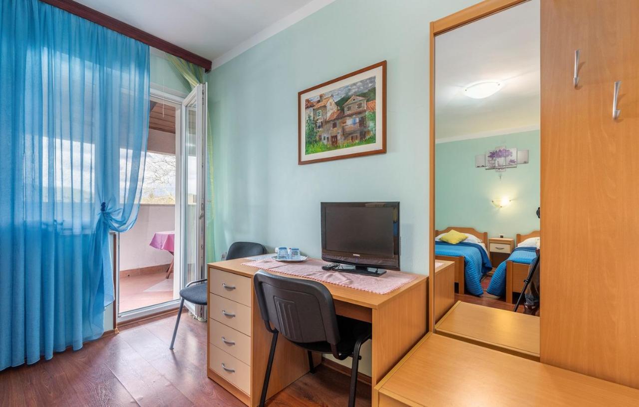 Apartments And Rooms Laura Pazin Exterior foto