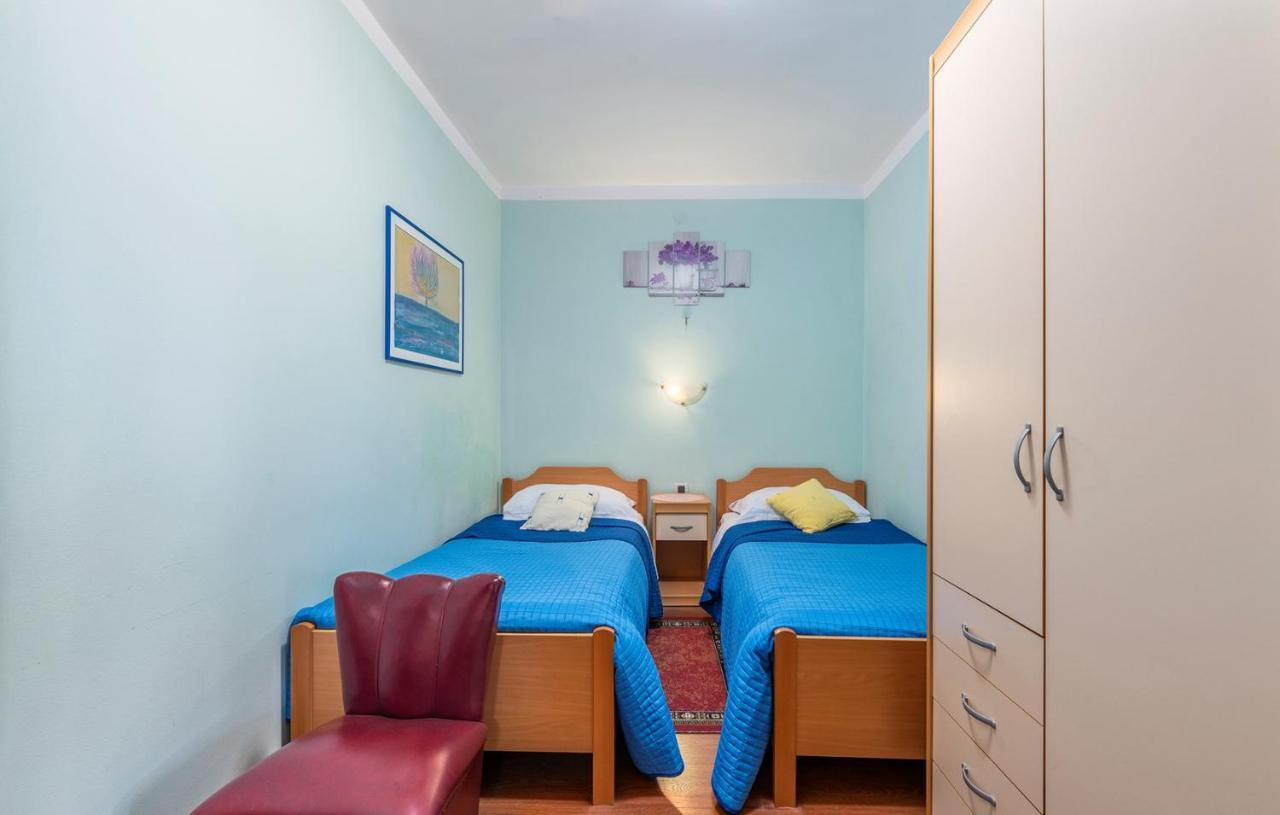 Apartments And Rooms Laura Pazin Exterior foto