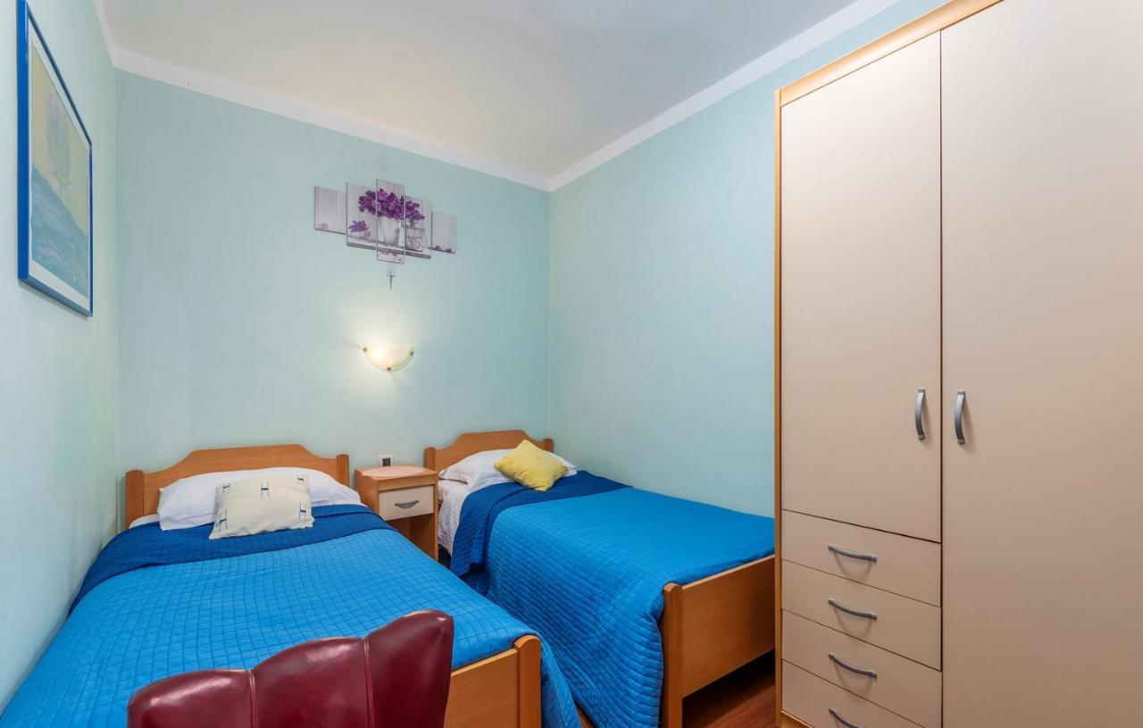 Apartments And Rooms Laura Pazin Exterior foto