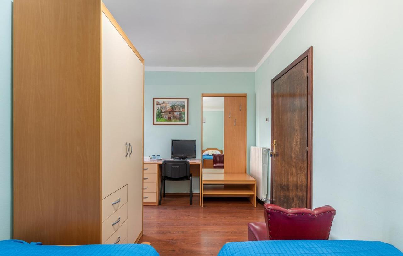 Apartments And Rooms Laura Pazin Exterior foto